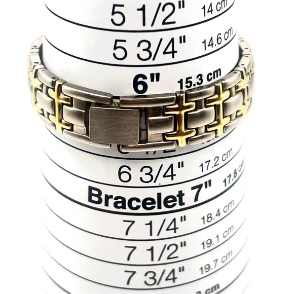 DMQ Two-Tone Womens Crystal Accent Bracelet Watch in Silver & Gold w New Battery - Picture 3 of 11